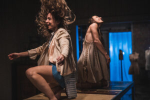 F60.3 projeção de vídeodança em fachada de prédio, encerra circulação em Curitiba