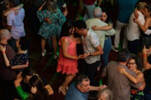 Forró da Lua Cheia: mais que um evento, um momento de bem-estar