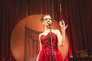 Jana Linhares faz show no Rio de Janeiro