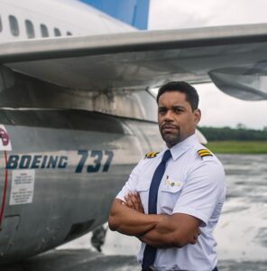 César Mello interpreta co-piloto assassinado em, “O sequestro do voo 375”, já em cartaz nos cinemas