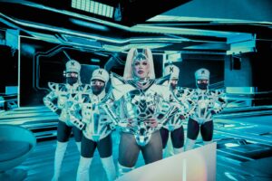 Gloria Groove e Xuxa juntas no clipe de ‘Modo Xuxa’