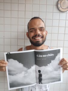 Violência política sofrida em 2013 é tema de livro de contos do autor carioca premiado Yan Rego