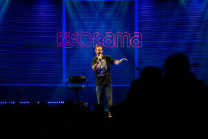 Diogo Portugal faz pocket show no ParkShopping Barigui