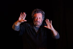 O Espetáculo “Claustrofobia”, está em cartaz no CCBB, no Rio de Janeiro, de quinta a domingo