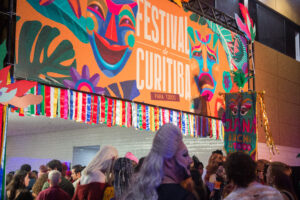 Festival de Curitiba mobiliza mais de 200 mil pessoas em duas semanas e gera 2 mil empregos diretos