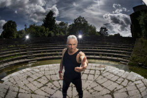 Bruce Dickinson chega a Curitiba com turnê mundial “The Mandrake Project”