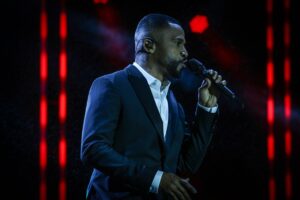 Só Pra Contrariar: Emociona fãs em memorável show de despedida