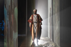 Releitura filosófica da obra de Gibran Khalil Gibran, ‘O Profeta’, chega à Curitiba dia 18 de abril