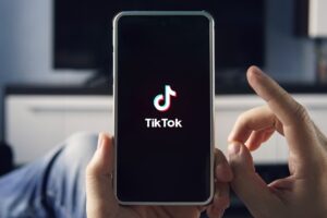 Por que o TikTok é restrito em mais de 30 países e pode ser banido dos EUA?