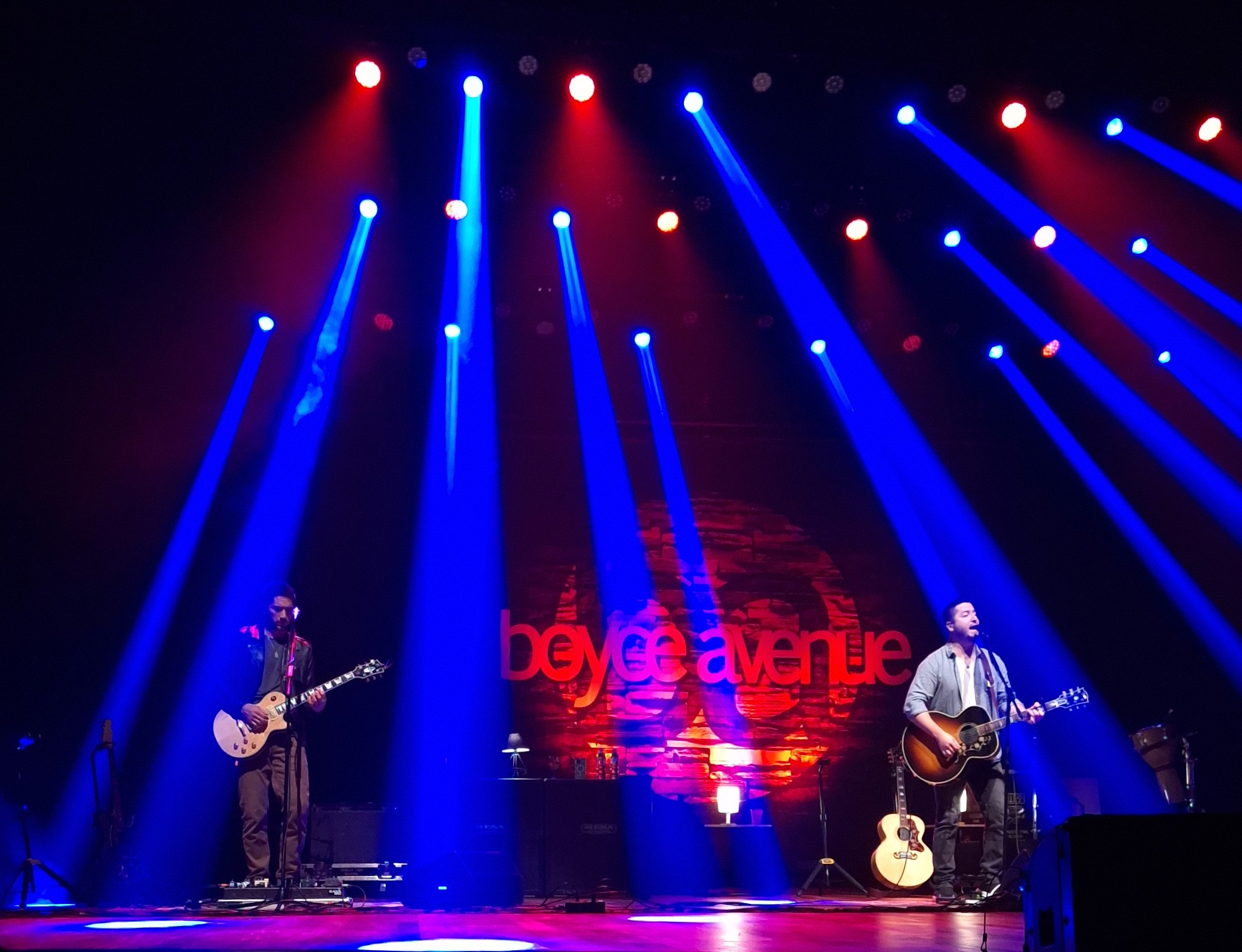 Boyce Avenue não decepciona e encanta Curitiba com seu talento e carisma