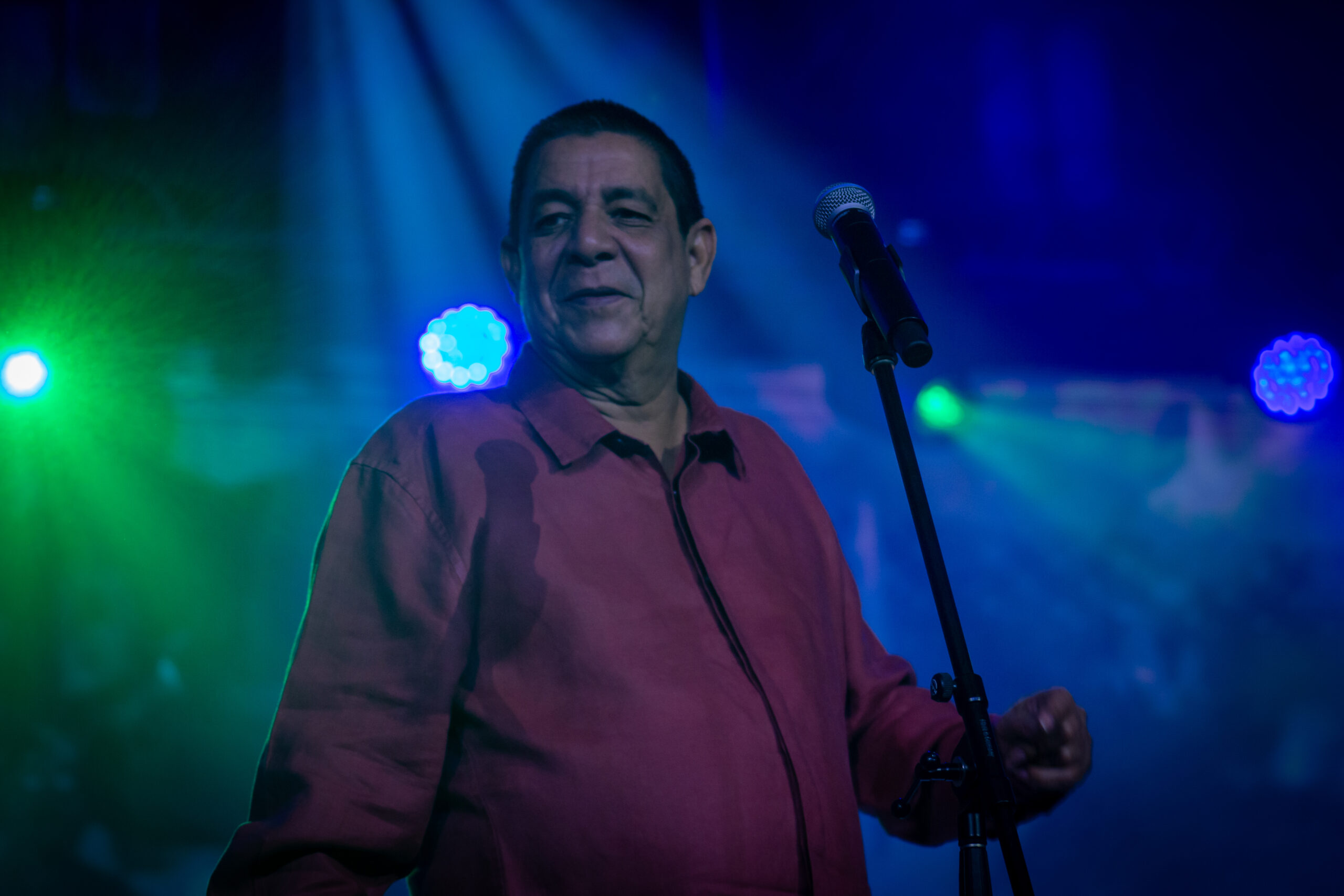 Uma Noite de Emoções: Zeca Pagodinho Encanta Curitiba em Turnê de 40 Anos