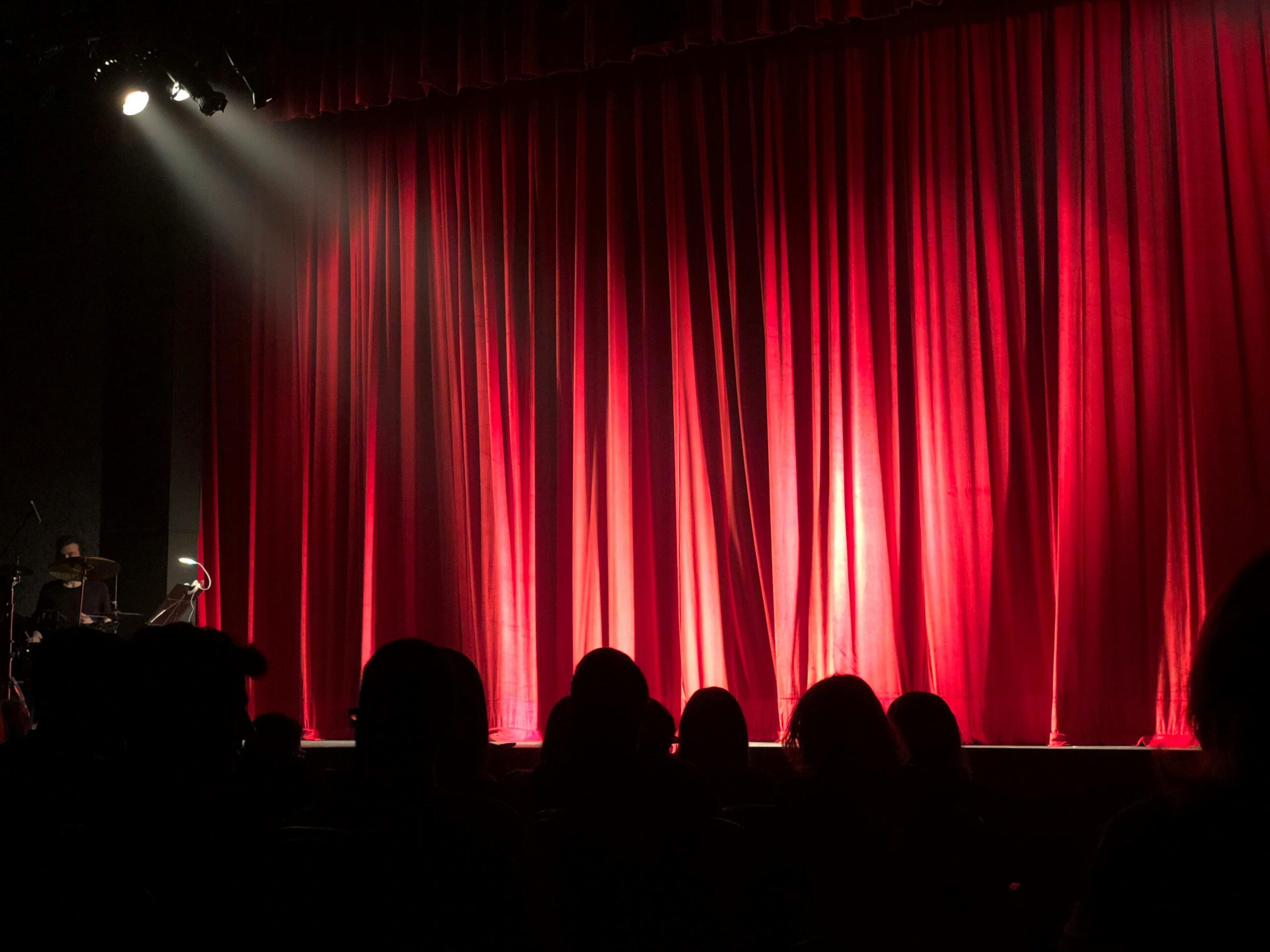 Da coxia a boca de cena, alguns dos termos mais utilizados pelo teatro