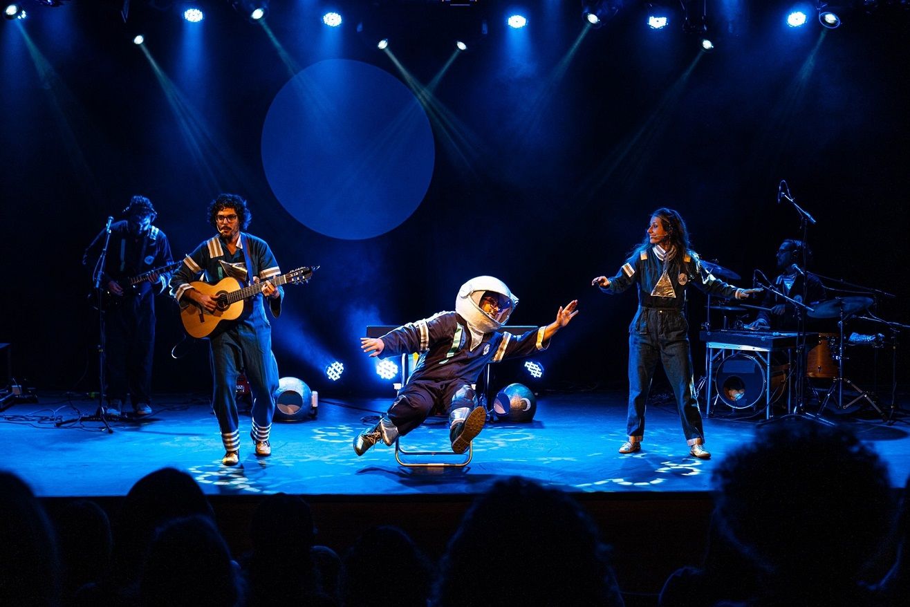 Banda Cosmoceânica apresenta o show cênico infantil em quatro unidades do SESC RJ