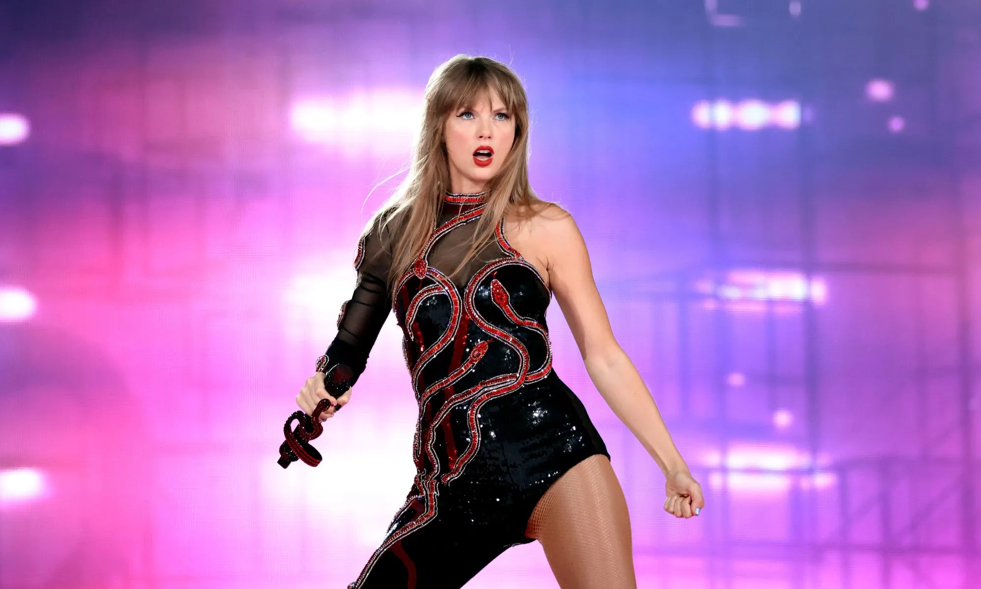 ‘Eras Tour’ de Taylor Swift se torna a turnê mais lucrativa da história