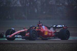 Fórmula 1: Lewis Hamilton pilota Ferrari pela primeira vez em teste em Fiorano