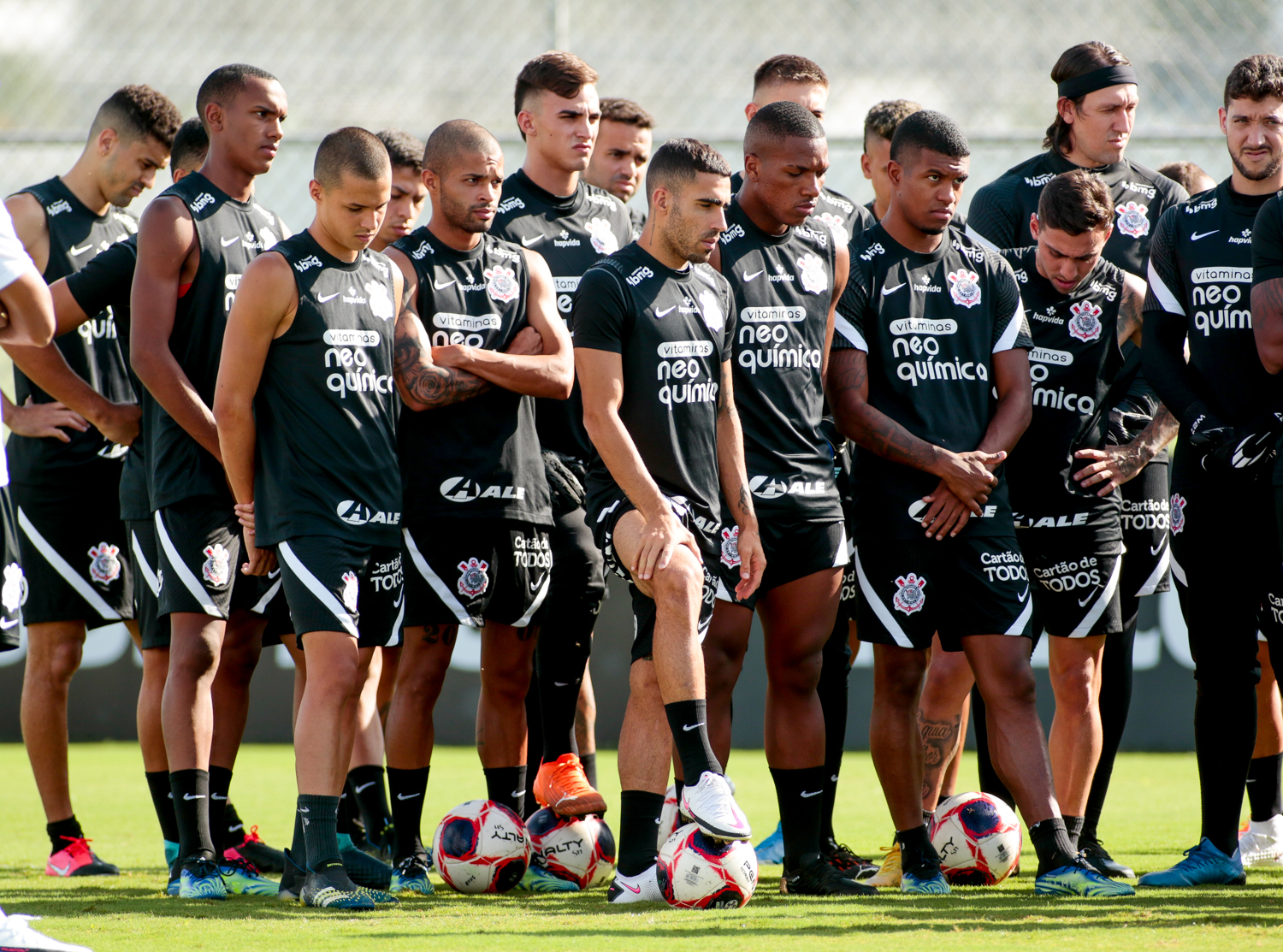 Corinthians atrasa salários de jogadores e comissão técnica