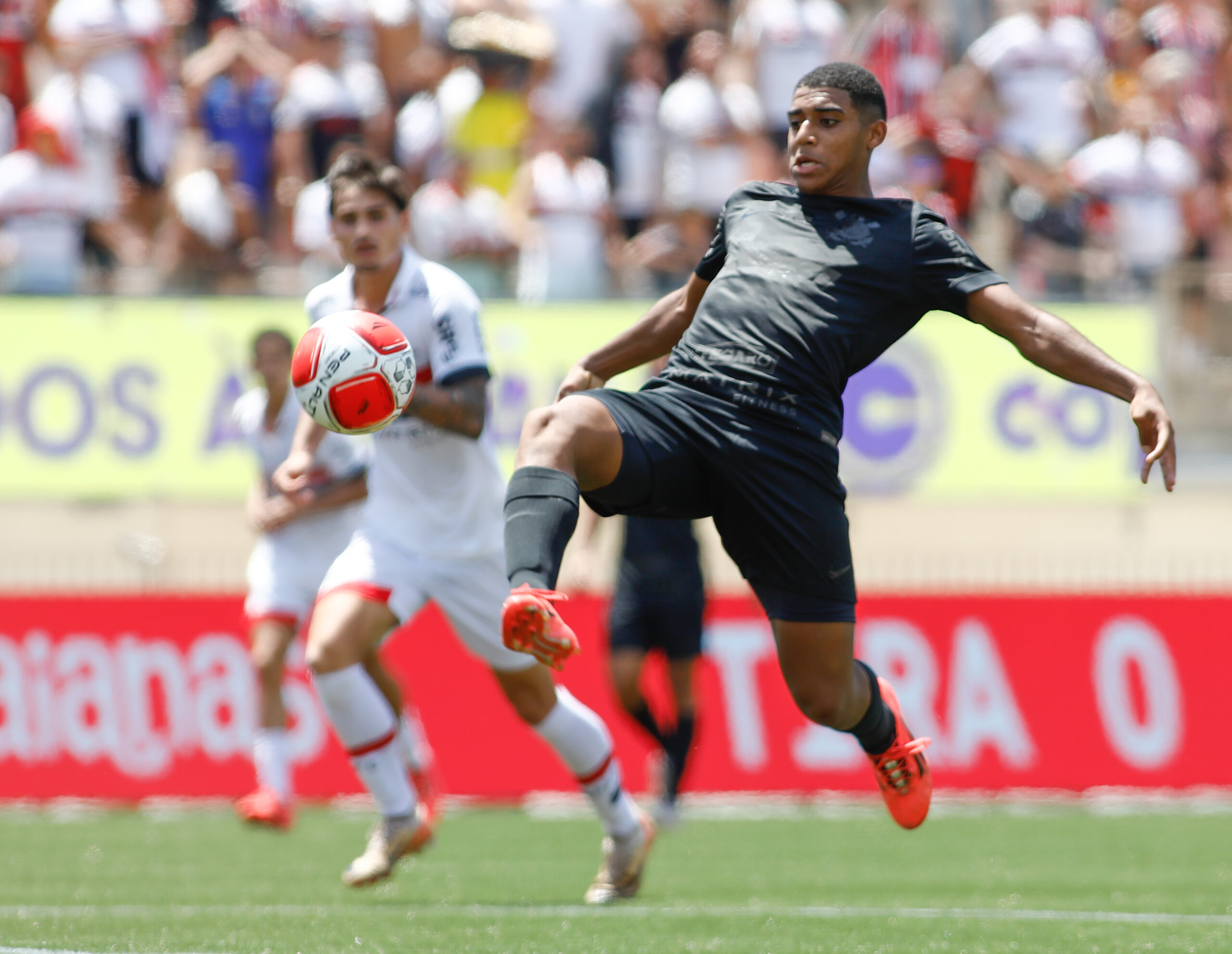 Clássico entre São Paulo e Corinthians movimenta a quarta rodada do Campeonato Paulista neste domingo (26)