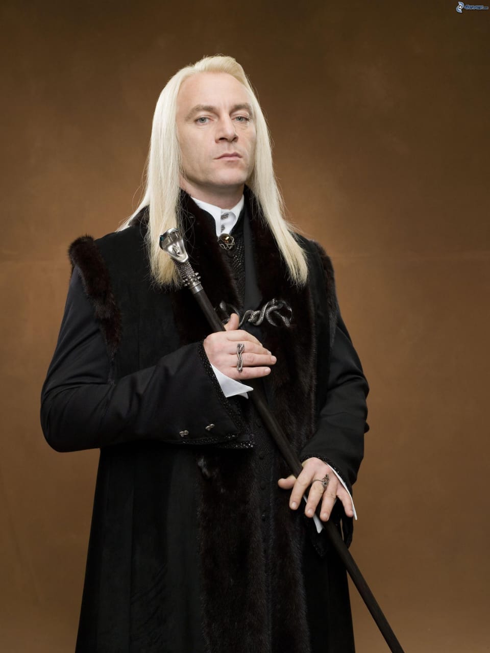 Jason Isaacs, o Lúcio Malfoy de Harry Potter, é presença confirmada no Sana 2025 Parte 1, que acontece em janeiro