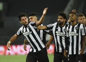 Racing x Botafogo: primeiro duelo da Recopa acontece nesta quinta-feira