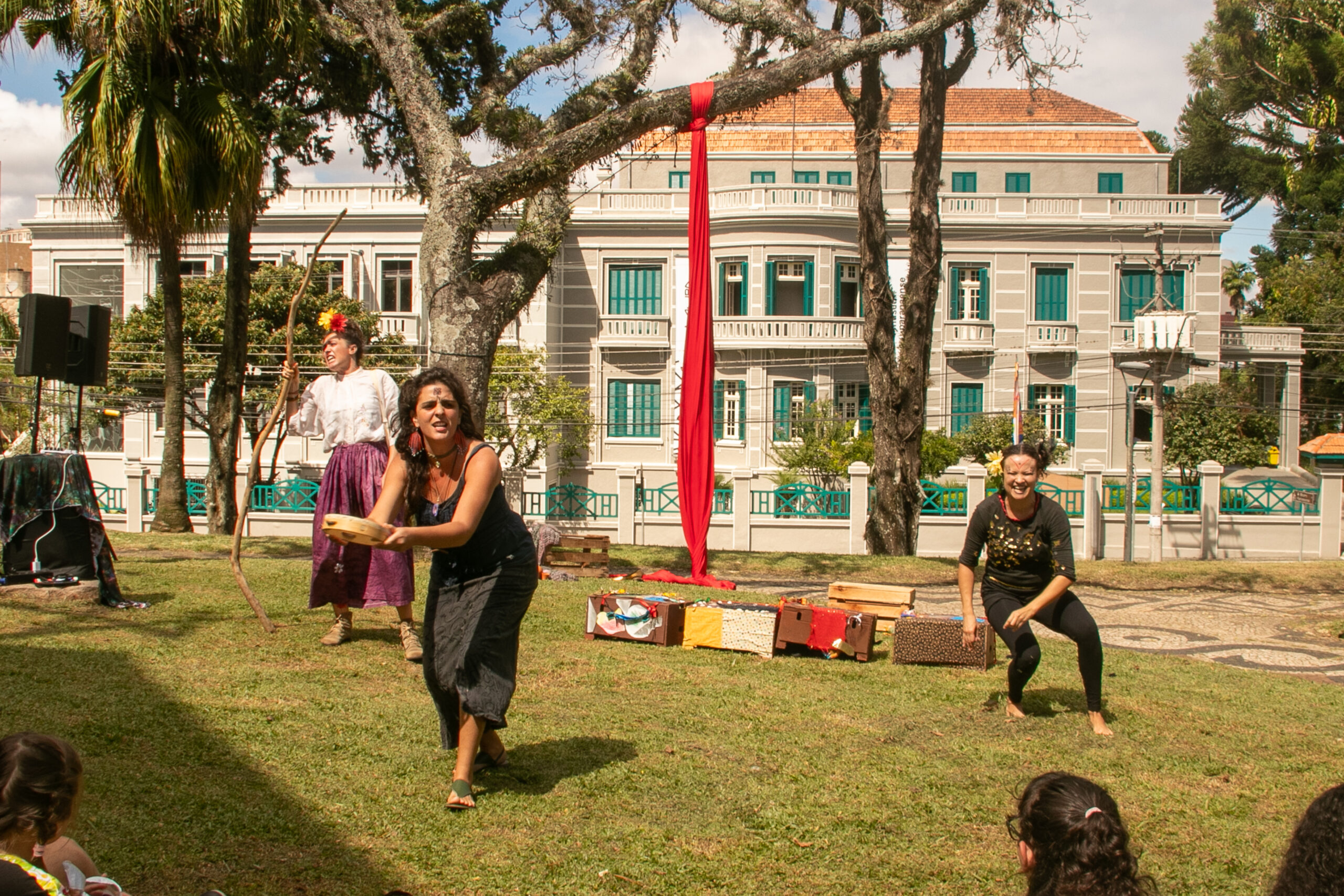 Teatro de Rua: A Resistência da Arte Popular