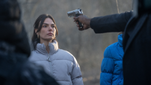 Isis Valverde celebra participação em “Código Alarum”, ao lado de Sylvester Stallone