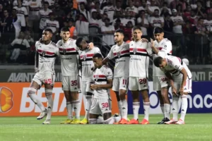 São Paulo tropeça em casa e vê Ponte Preta complicar o Palmeiras no Paulistão