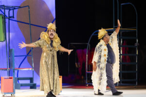 Os Mambembes não é um espetáculo para o palco italiano