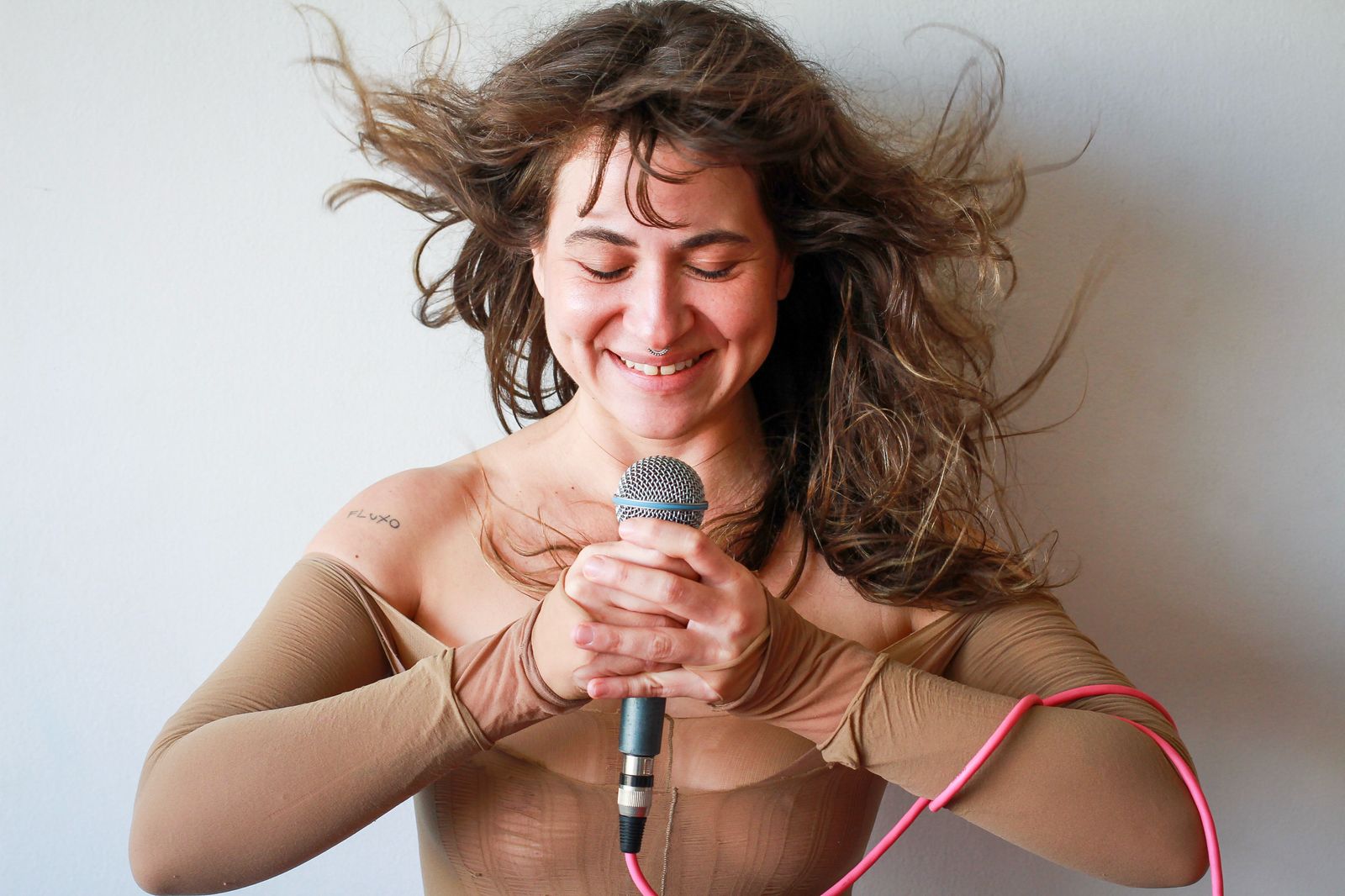 Uyara Torrente estreia show-cênico com músicas inéditas em Curitiba