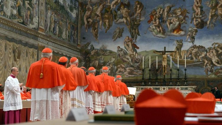Começa o Conclave para eleger o novo Papa no Vaticano
