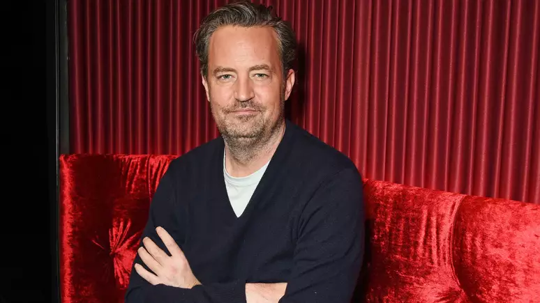 Médico acusado de morte de Matthew Perry se declara culpado, de acordo com site