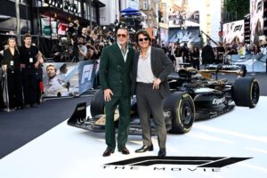 F1: Diretor quer Tom Cruise correndo contra Brad Pitt em continuação