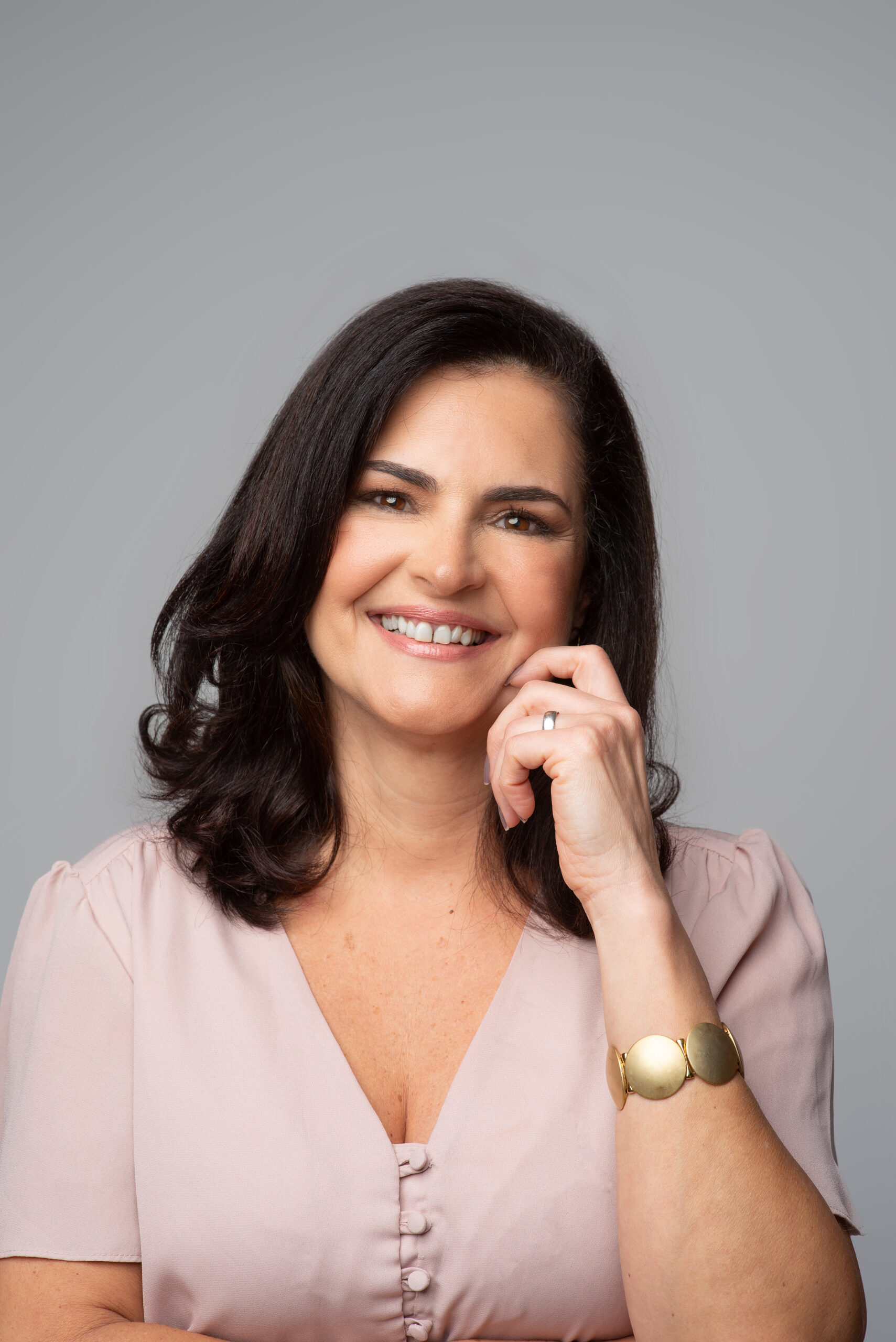 Ana Paula Couto lança ‘Amor de Alecrim’, romance sobre reinvenção feminina na maturidade