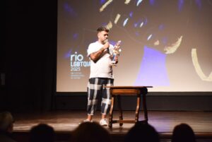 “Nem Toda História de Amor Acaba em Morte” leva prêmio de Melhor Filme no Festival Rio LGBTQIA+