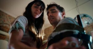 Platão no Corredor do Horror: Juntos acerta o simbolismo,  mas falta em clareza