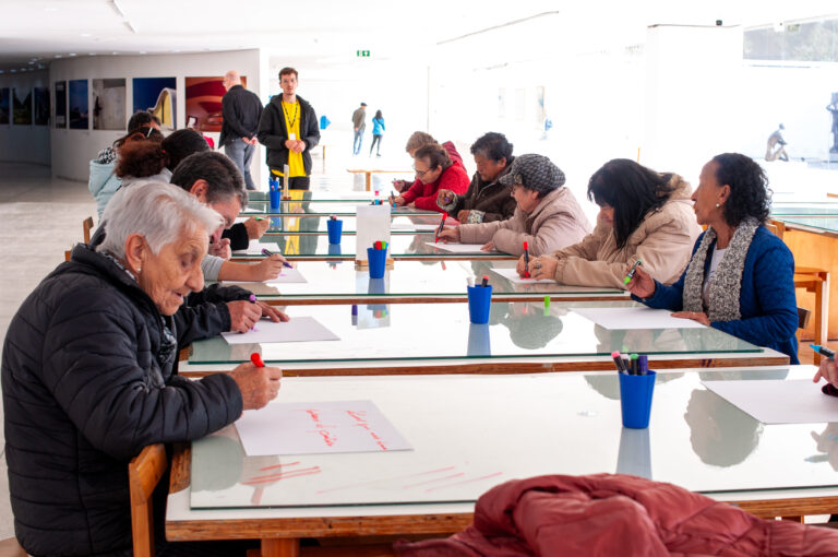 Arte para Maiores promove roda de conversa com a artista Teca Sandrini