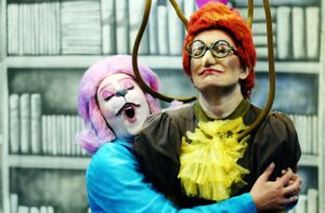 Alameda Cia Teatral inicia curta temporada de ‘Eba! A extraordinária biblioteca de Alexandria’