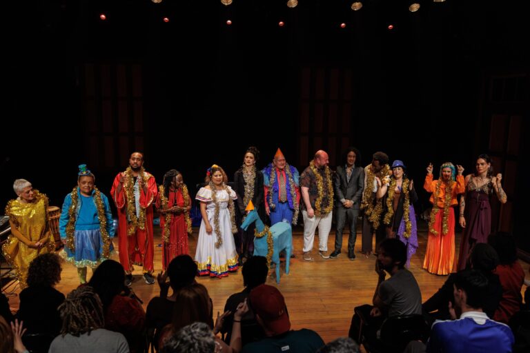 Atropelada por uma Multidão pra levantar como um ser humano melhor