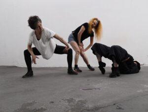 CHOQUE é criada a partir do conceito de Walter Benjamin sobre o anestesiamento dos corpos