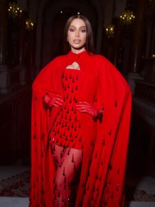 Anitta leva o ritmo e a força Brasileira à Semana de Moda de Paris