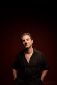 Téo Ruiz anuncia show de lançamento do novo álbum em Curitiba com única apresentação e a participação especial do pianista Rodrigo Henrique