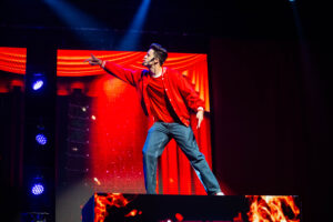 Enaldinho traz espetáculo “A Origem de Happy/Angry” a Curitiba neste sábado (18)