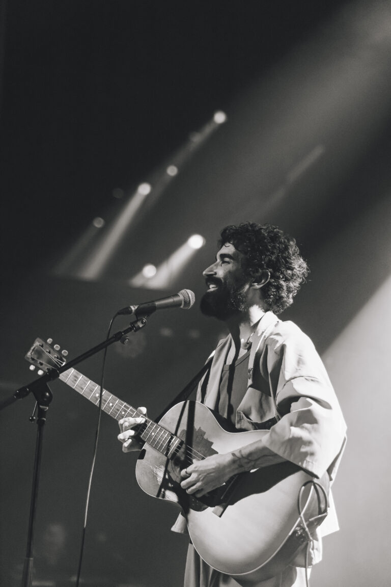 Cantor Castello Branco anuncia show de lançamento de novo disco em Curitiba