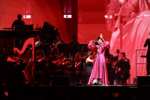 Após estrear o espetáculo Phonica reunindo 25 mil pessoas em Belo Horizonte, Marisa Monte chega a Curitiba em novembro