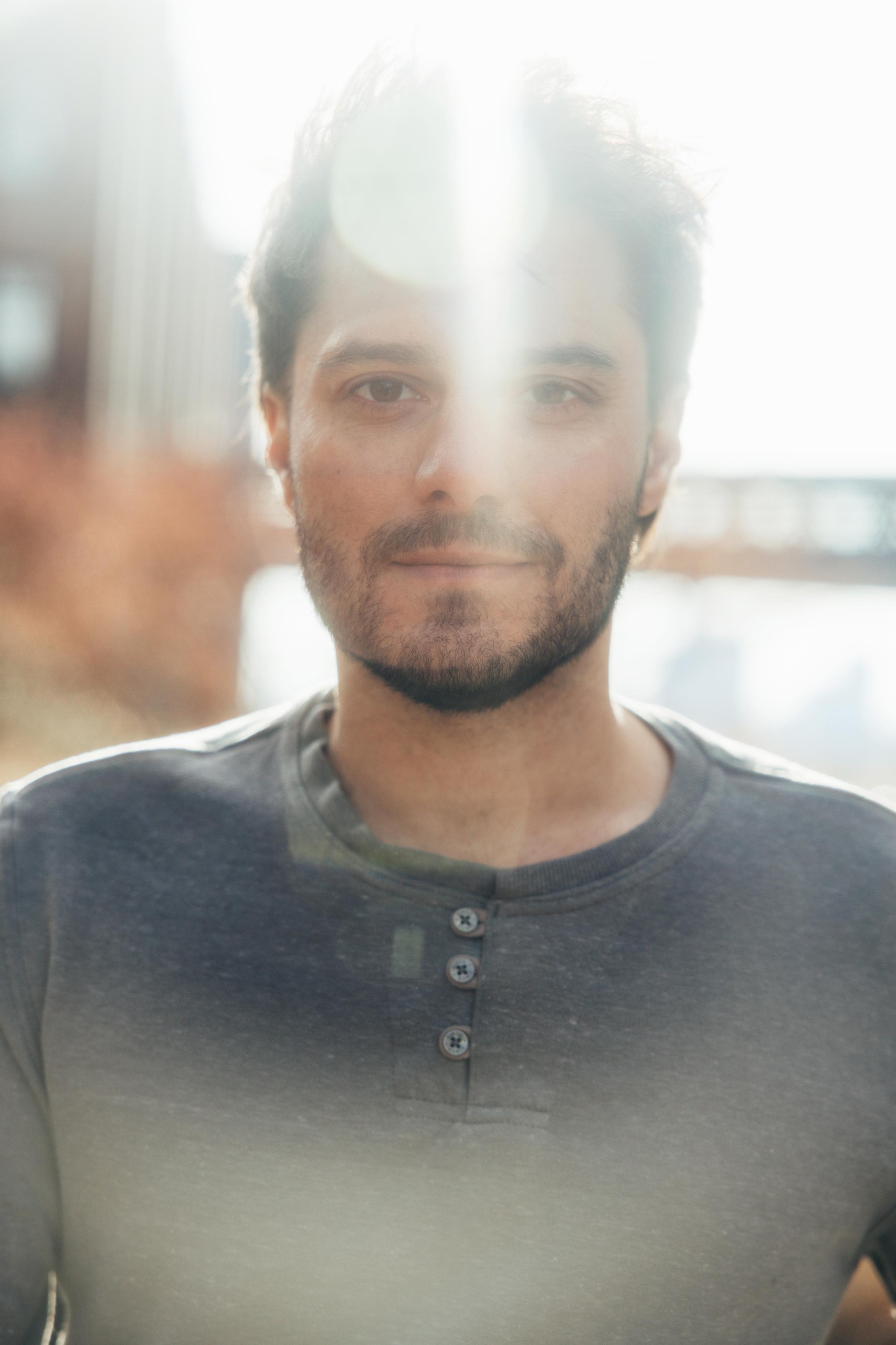 Hugo Bonèmer faz únicas apresentações de monólogo em formato de microteatro no Rio