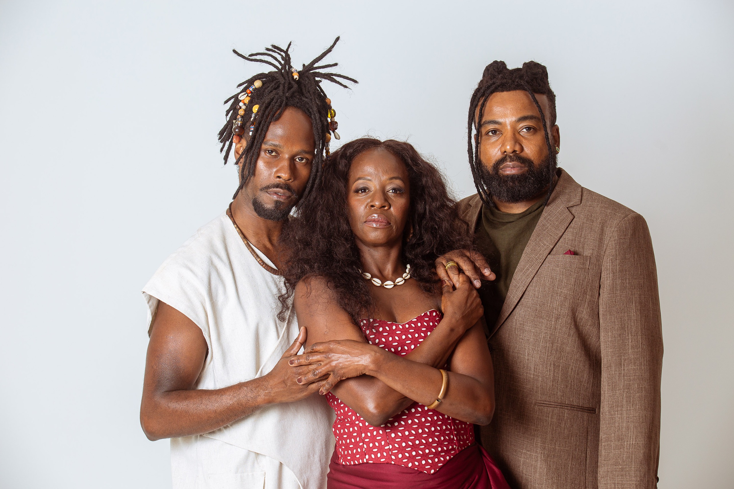 Paulo Guidelly retorna ao teatro em “Contos Negreiros do Brasil”