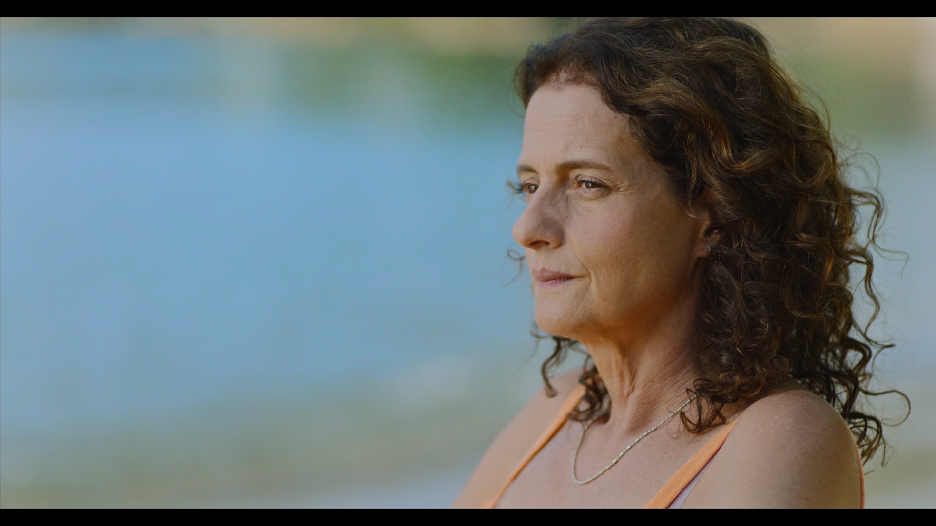 “Livros Restantes”, novo longa estrelado por Denise Fraga e dirigido por Marcia Paraiso, chega aos cinemas no dia 11 de Dezembro