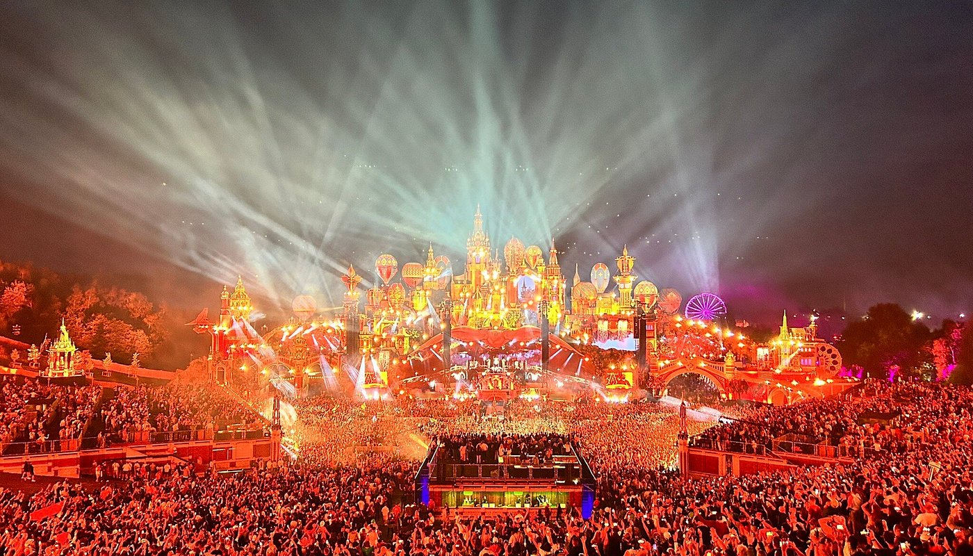 Festivais de música se transformam em experiências imersivas com arte, tecnologia e conexão humana