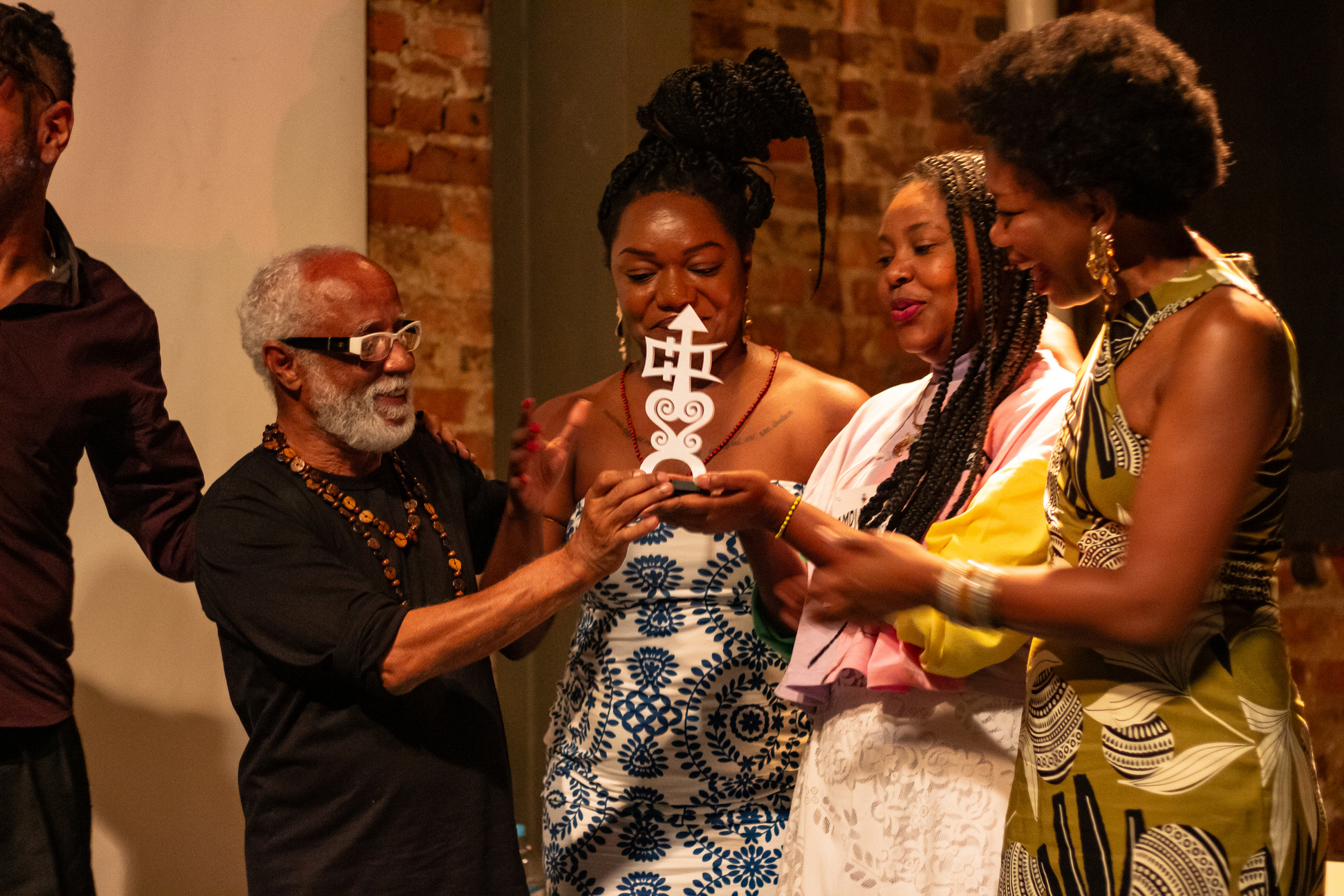 “Mostra do Impossível” comemora 15 anos da Confraria do Impossível com exposição e prêmio que homenageia grandes nomes das artes cênicas negras