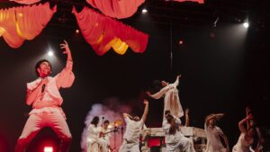 Após sucesso em apresentações pelo Brasil, o premiado espetáculo “Os Irmãos Karamazov” retorna ao Rio em curta temporada no Teatro Carlos Gomes