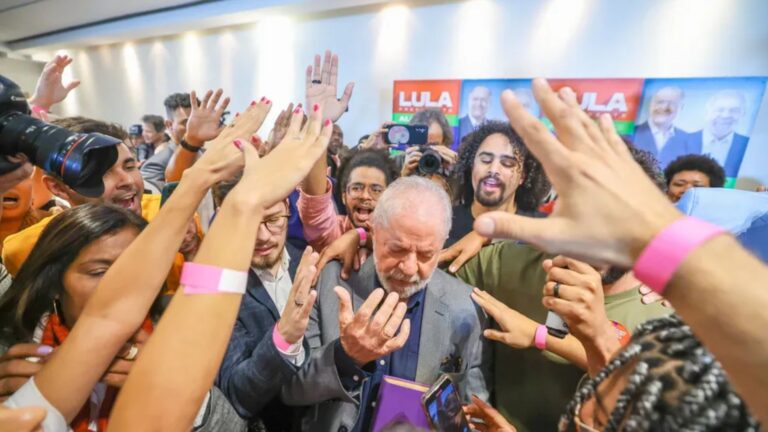 Apocalipse nos Trópicos: Quando a fé vira projeto de poder